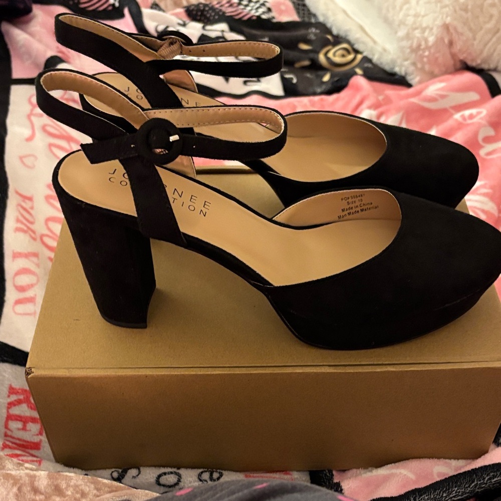 *BRAND NEW* Journee Collection Black Platform Heels Size 10 in original box